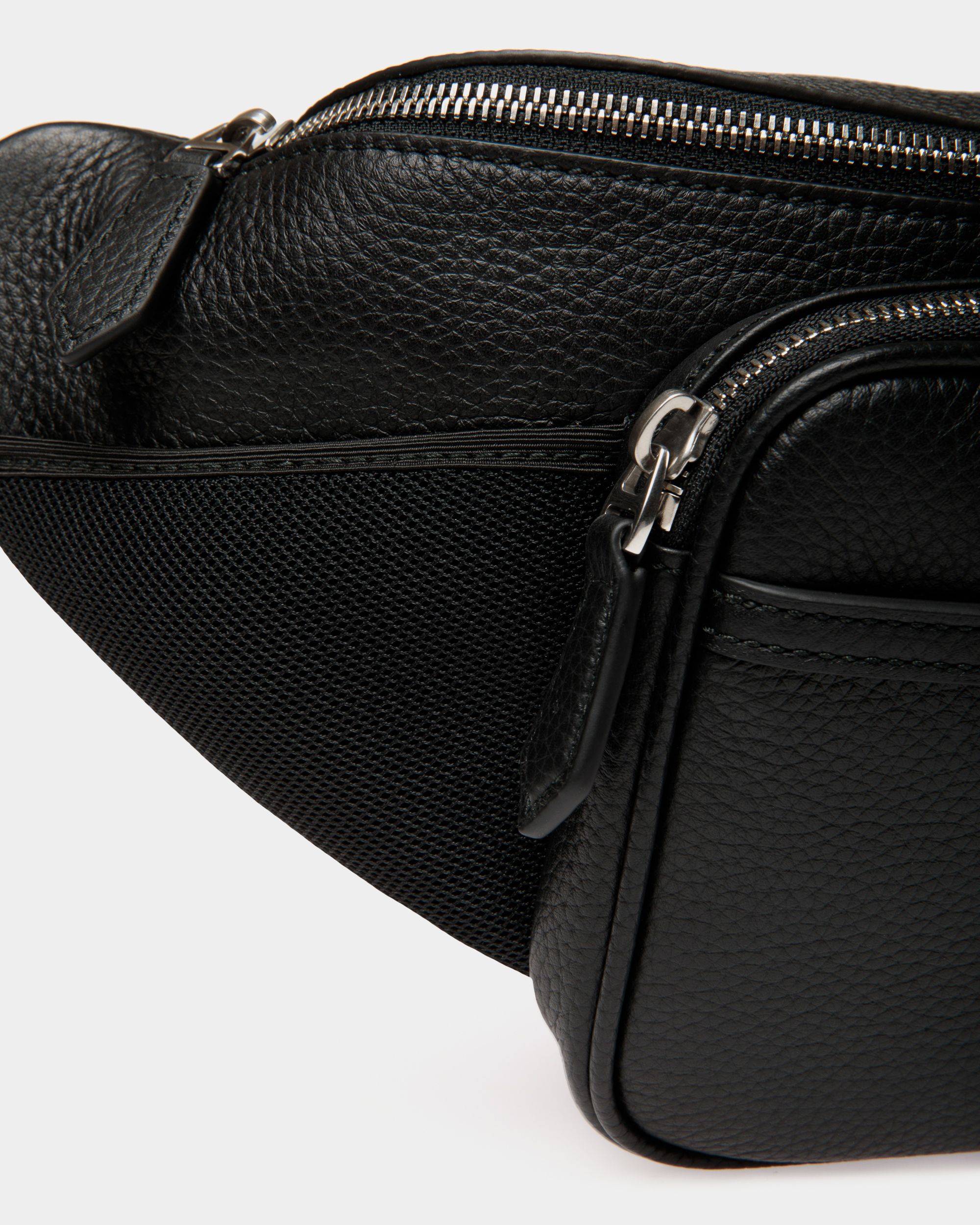 Code Gürteltasche Aus Genarbtem Leder In Schwarz - Herren - Bally - 05