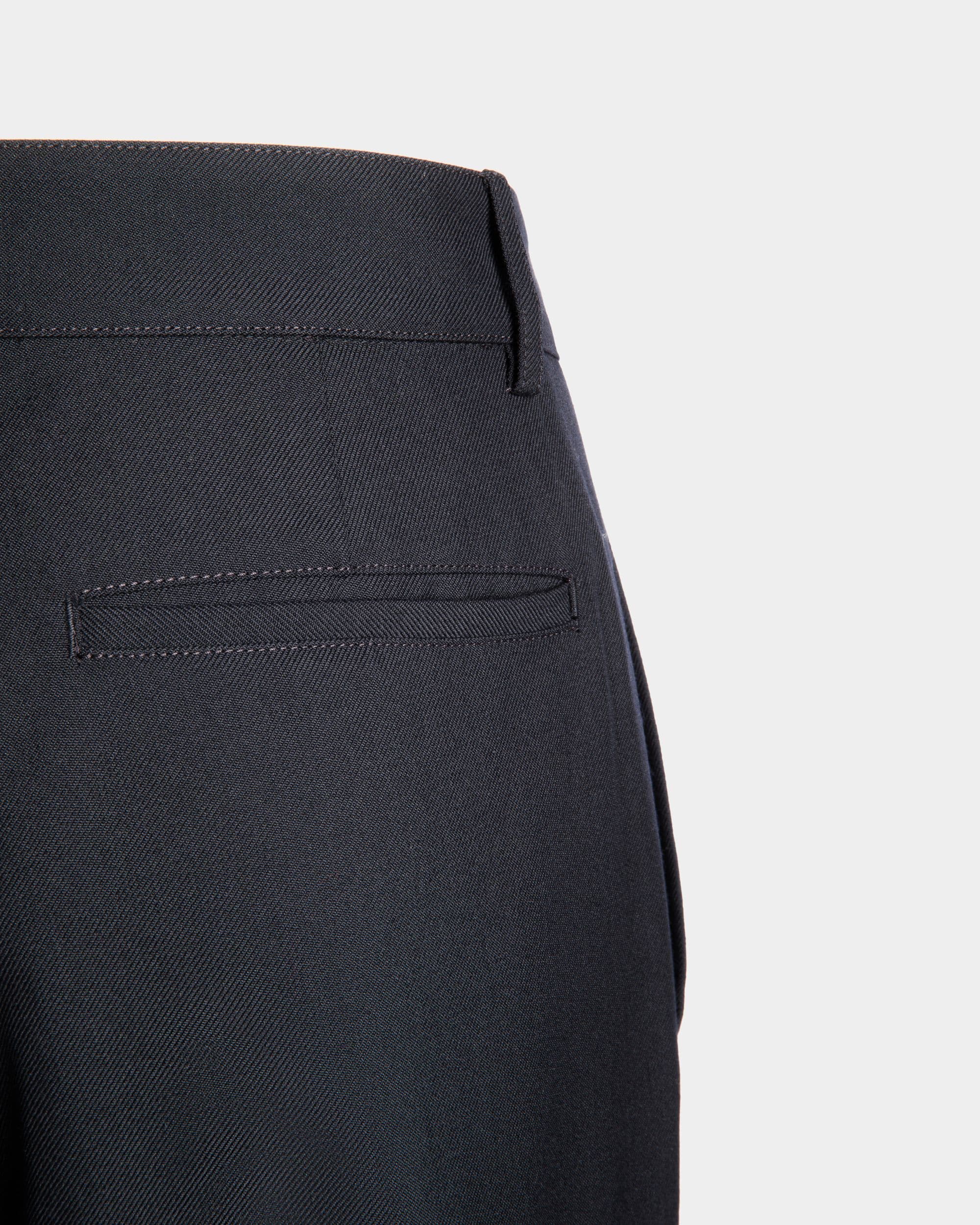 Chino-Hose Aus Einer Wollmischung In Navy Blue Aus Der Adrien Brody Travel-Kollektion - Herren - Bally - 06