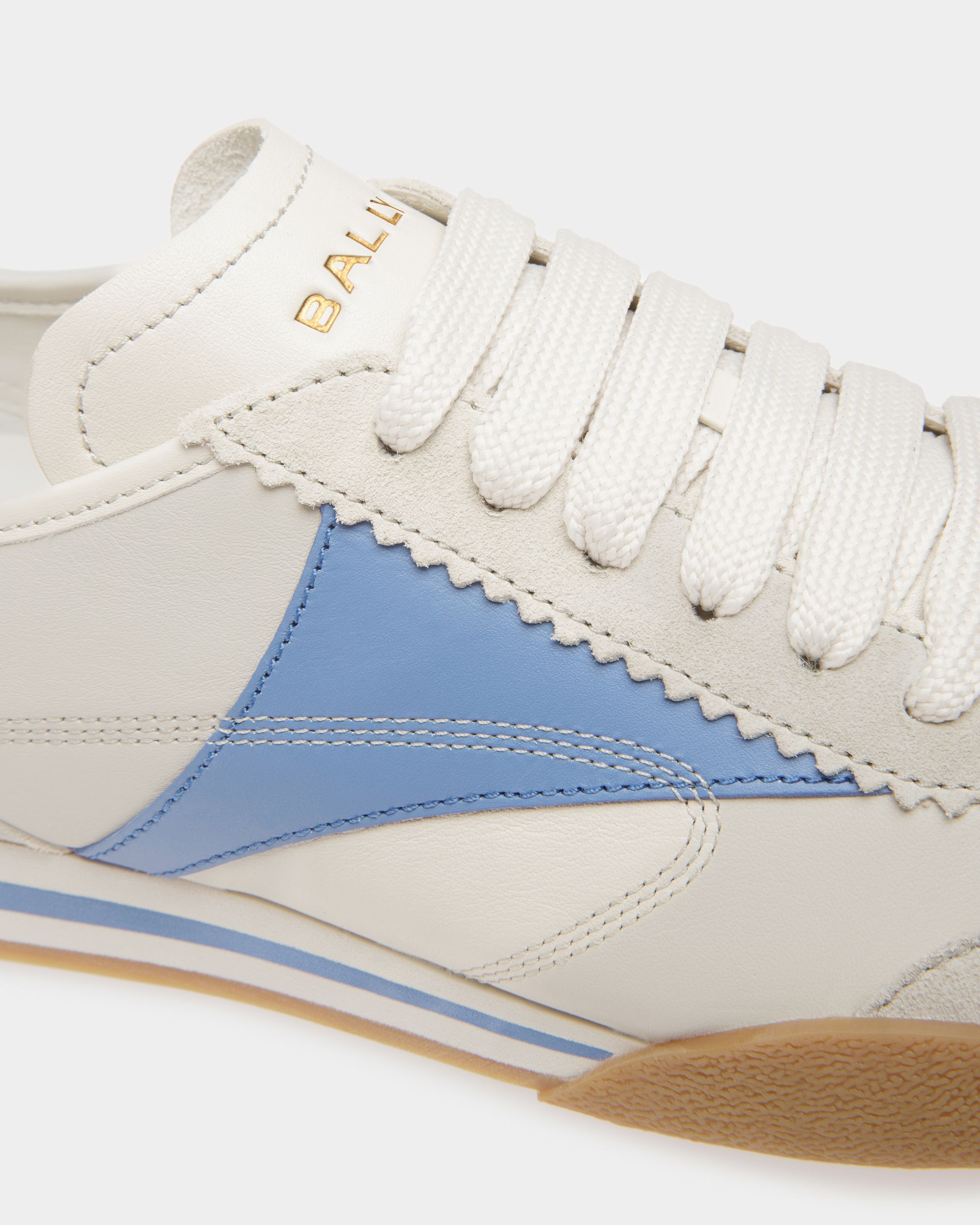 Sussex Sneaker Aus Leder in Staubweiß und Blau - Damen - Bally - 05