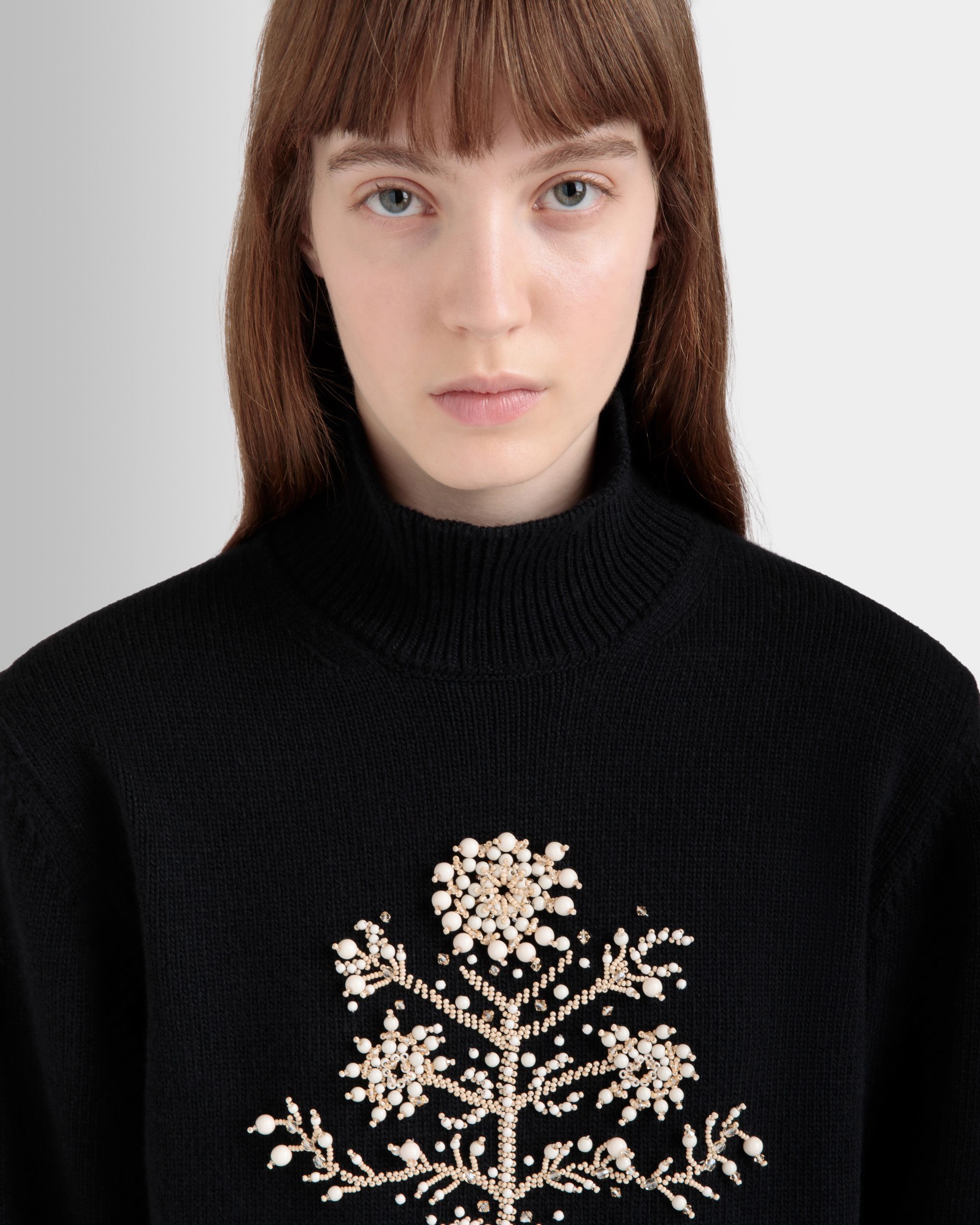 Winter Capsule Rollkragenpullover Aus Schwarzer Wolle Mit Einer Heritage-Blume - Damen - Bally - 03